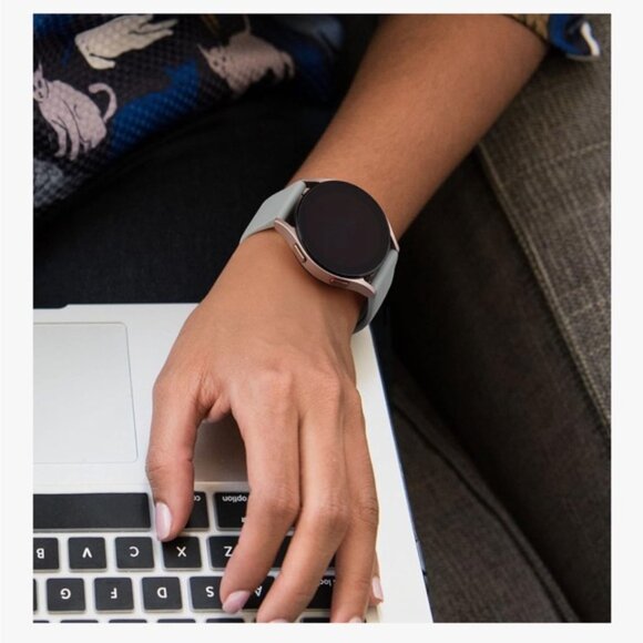 3 Apple Watch Bands Silicone Replacement Watch Straps 20mm - Picture 2 of 9